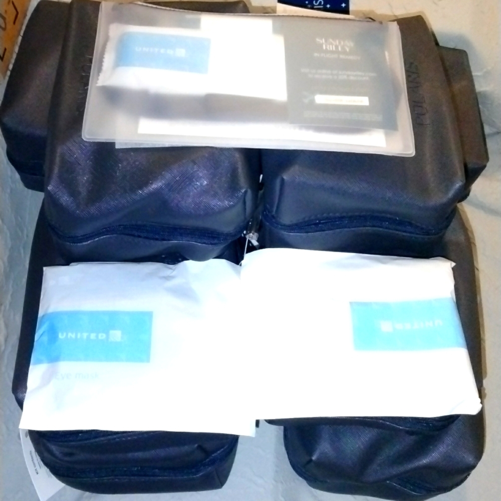10 Polaris traveling kit bags and wallet kit.